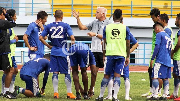 Persib Bandung Vs Persebaya Surabaya Bajul Ijo Minus 10 Pemain